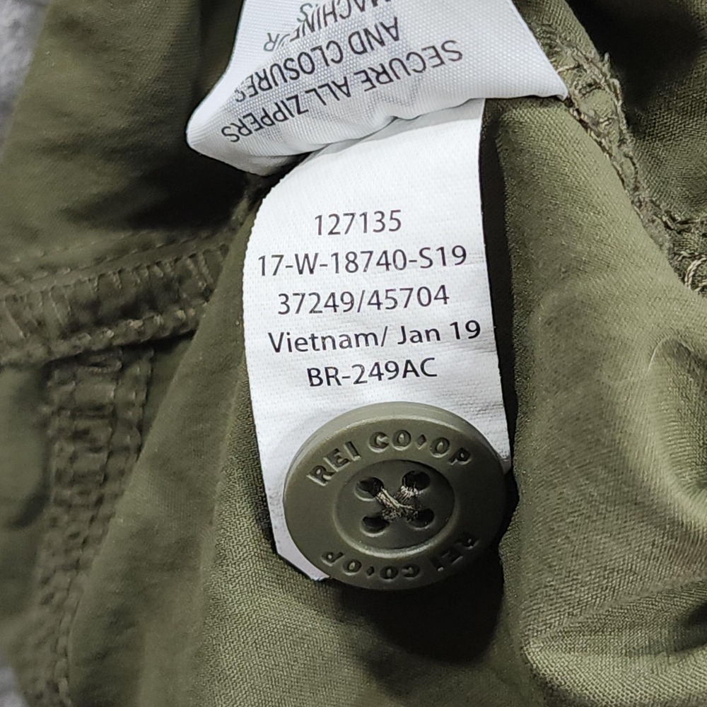 REI Co-op Shorts Womens 8 Green Sahara Cargo Relaxed Hiking Travel Lightweight - Picture 10 of 15